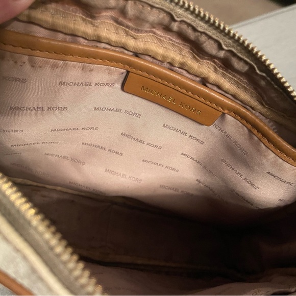Michael Kors Jet Set Crossbody (USED/Fair) - Picture 15 of 15